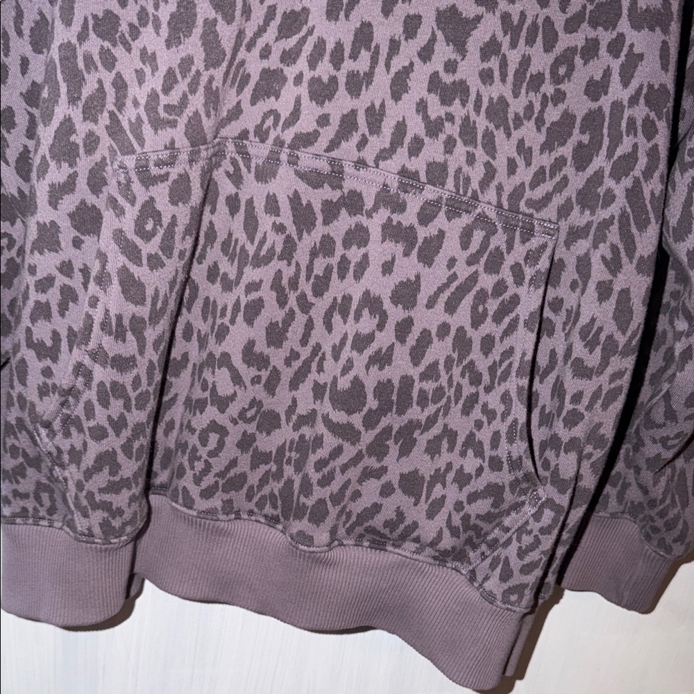 American Eagle Oversized Leopard Hooded Pullover - Picture 4 of 4